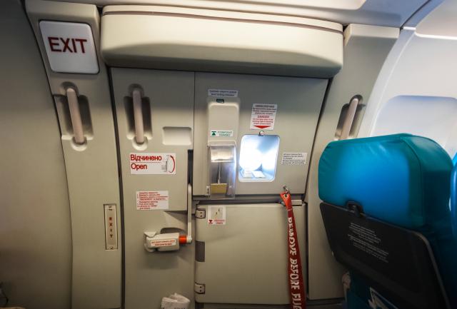 Da li je moguæe otvoriti vrata aviona u toku leta?